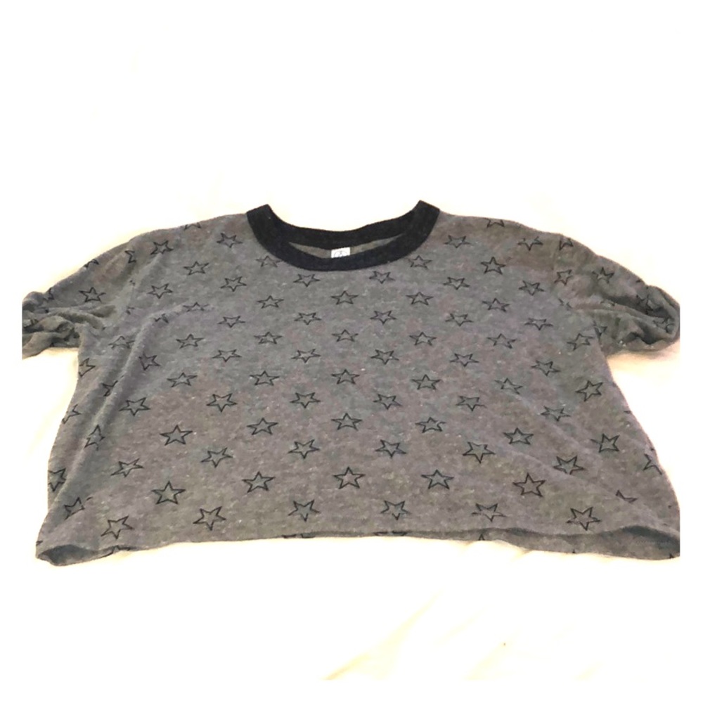 Grey t shirt, semi short.